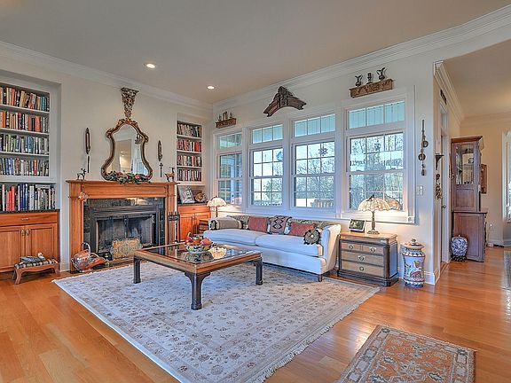 5th image of 108 Pebble Beach Dr