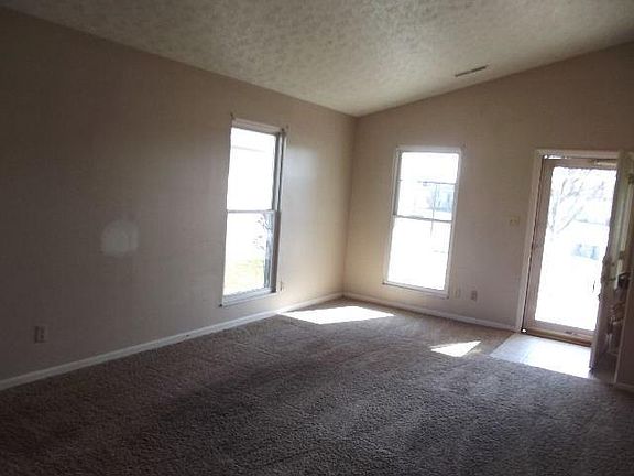 5th image of 848 Walton Ct