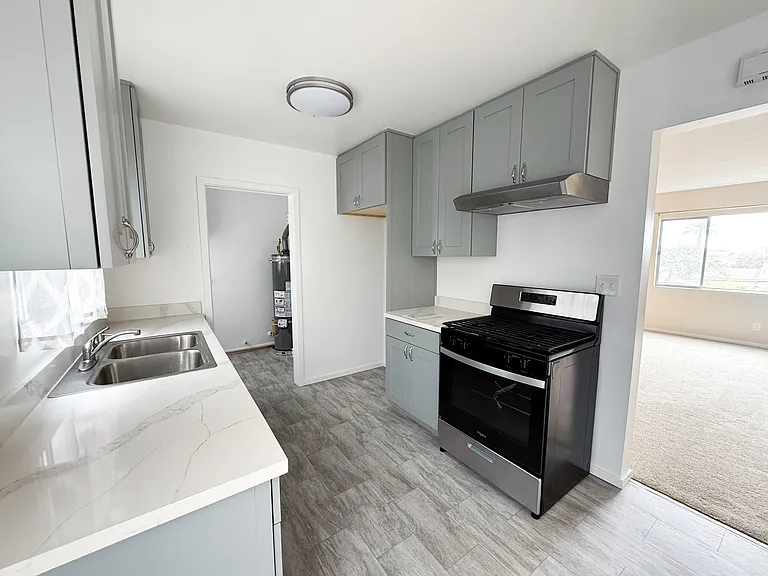 1252 W 25th St #2 — Photo 6