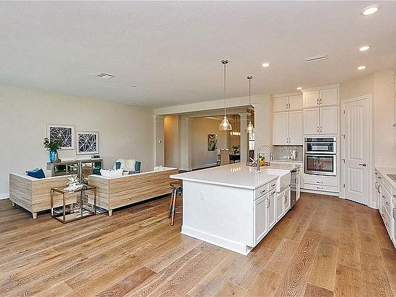 5th image of 675 Columbus Dr