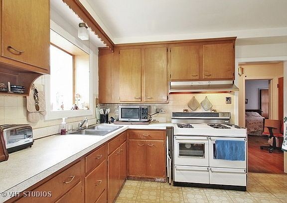 3rd image of 1694 Ash St