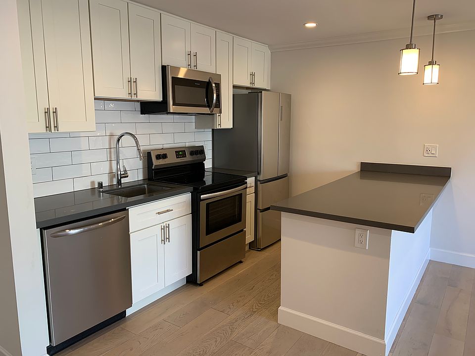 1st image of 315 Wayne Pl #202