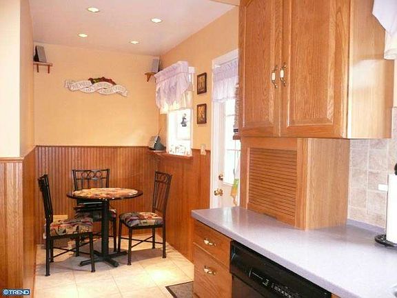 2nd image of 4646 Woodland Ave