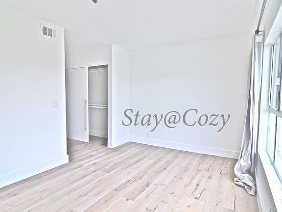 4th image of 940 Larrabee St #205C