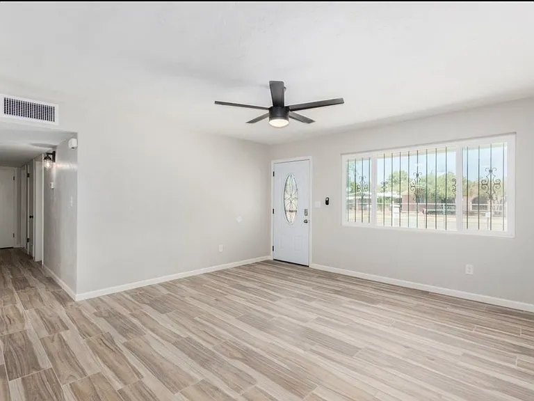 Entrance/Dining room