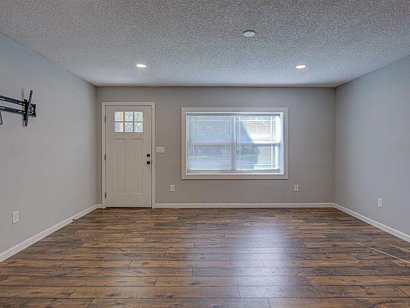 4th image of 315 N Saint Clair St