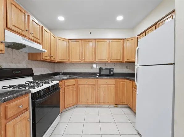 56 Poplar Street image 3 of 24