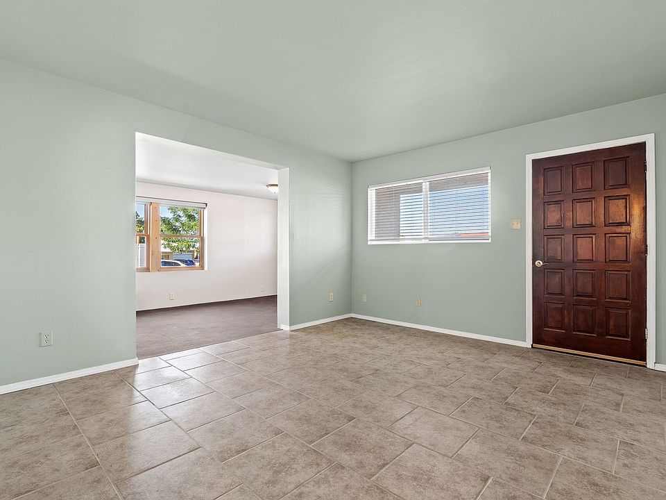 1st image of 1025 Valerie Cir