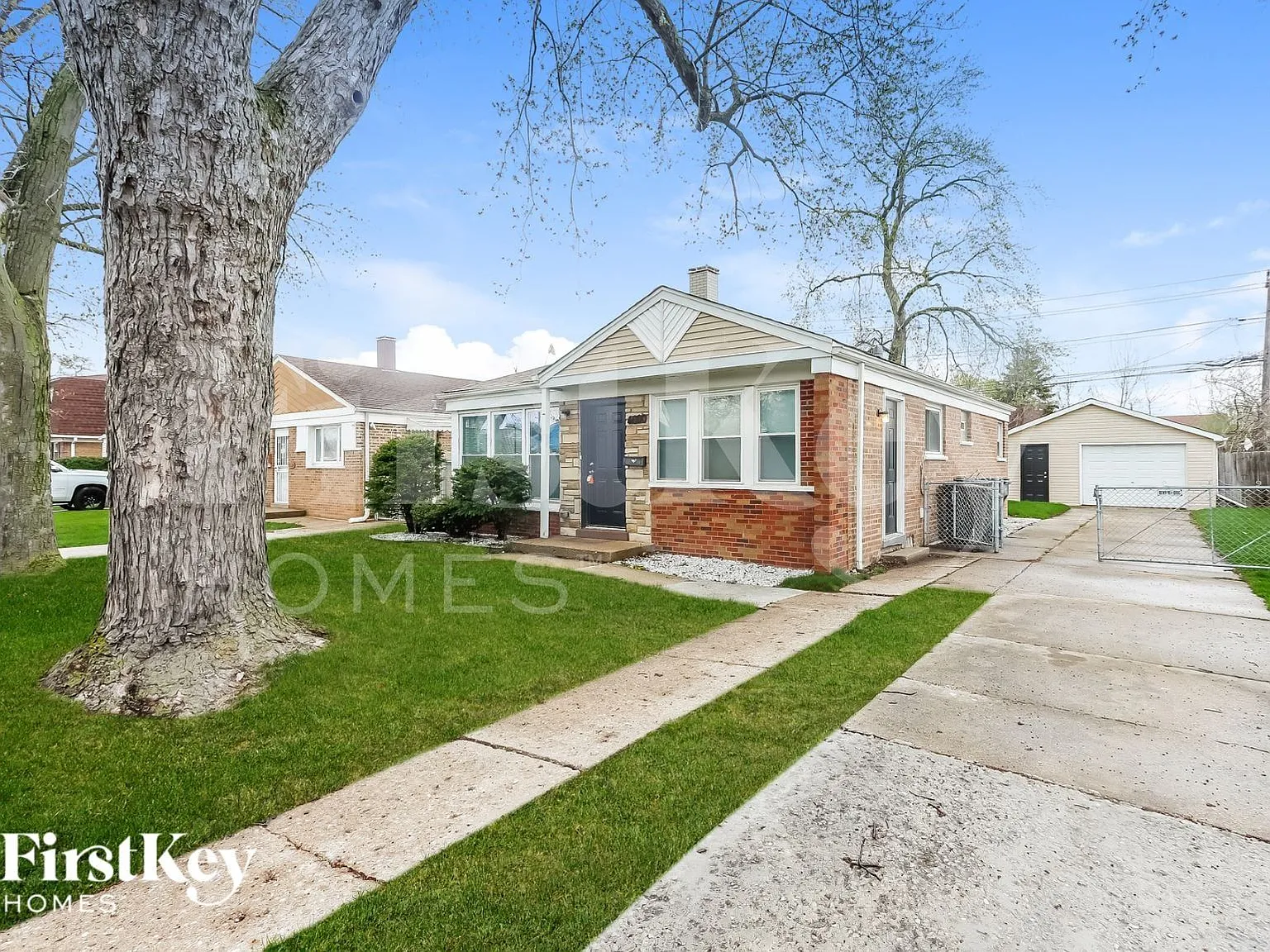 3 bed, 1.0 bath, 998 sqft, $2,510 — Photo 2