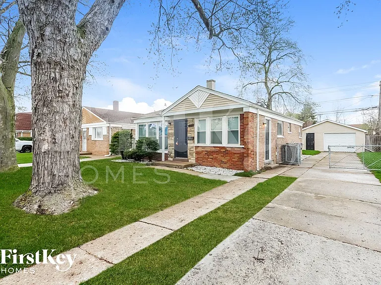 4600 W 79th Pl — Photo 2