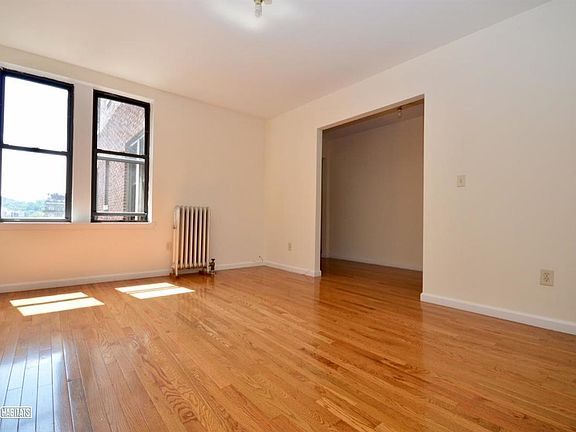 3rd image of 577 Isham St APT 4c