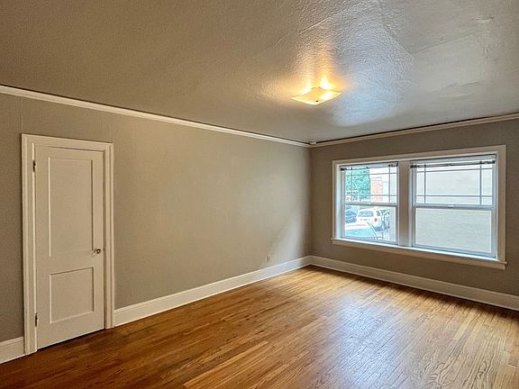 4th image of 1611 SE Belmont St APT 201