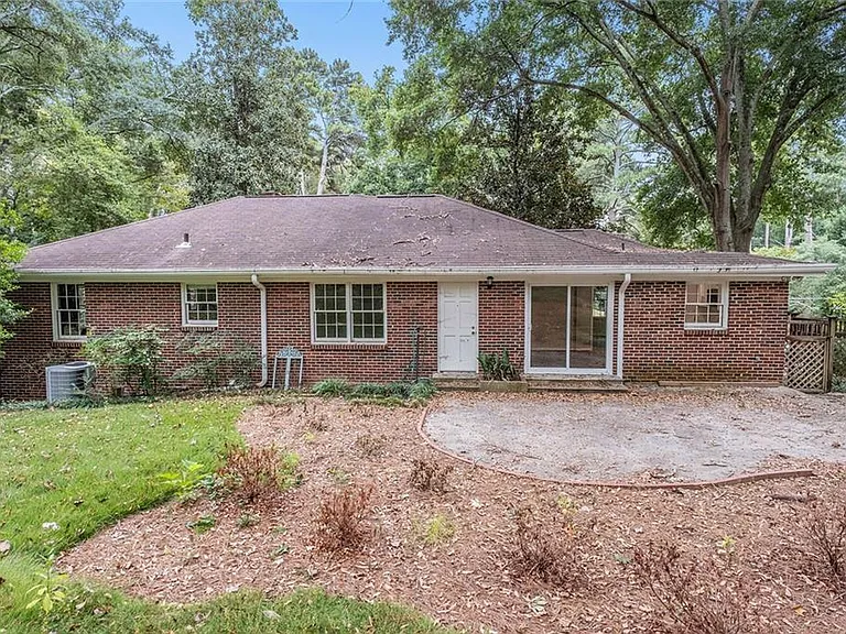 388 Lakemoore Dr NE — Photo 26