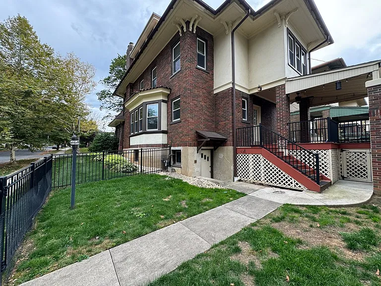 2201 W Gordon St — Photo 80