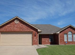 417 SE Lancelot Ln, Lawton, OK 73501