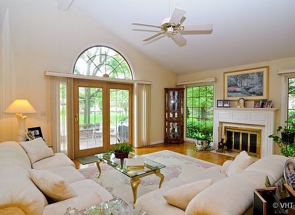 2nd image of 2210 N Lake Shore Cir