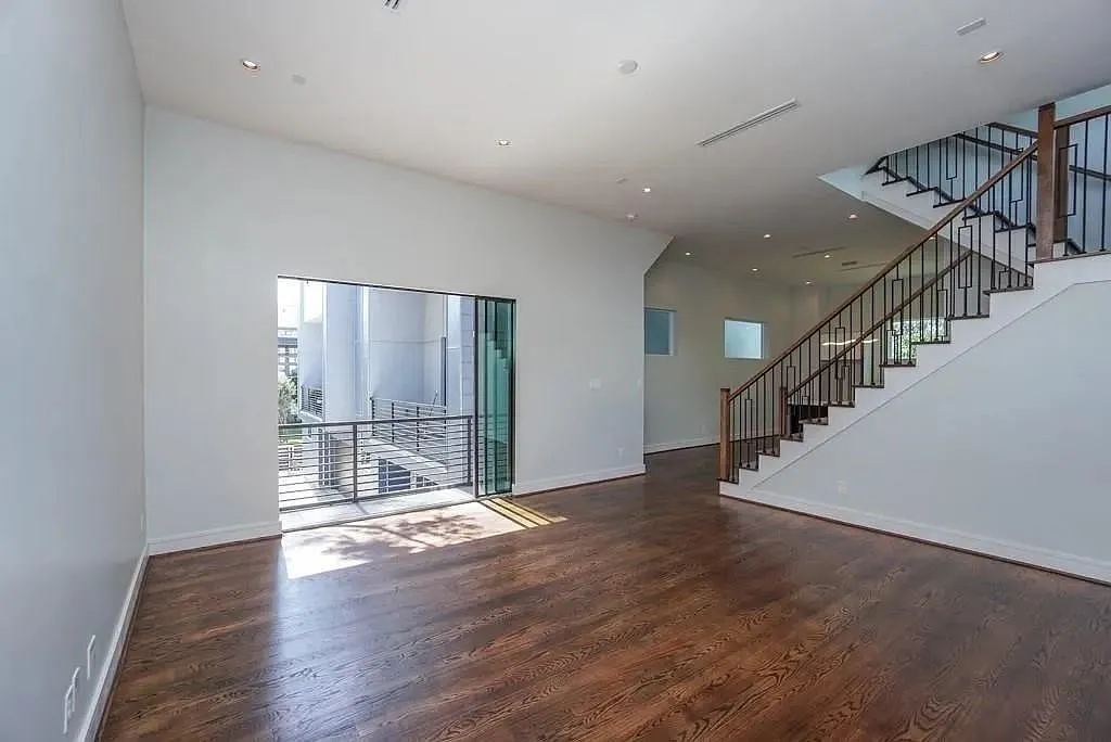3 bed, 3.5 bath, 2832 sqft, $3,300 — Photo 4