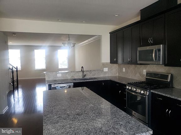 3rd image of 42990 Atoka Manor Ter