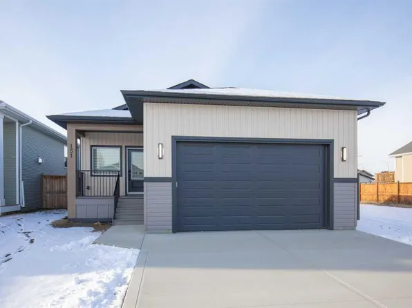 151 E Cedar Sq, Blackfalds, AB T4M 0A4