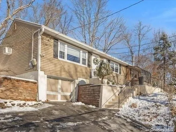 17 Valley Road, Northport, NY 11768