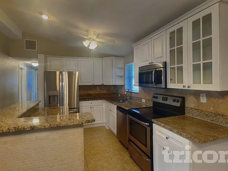 1819 Brentwood Dr — Photo 5
