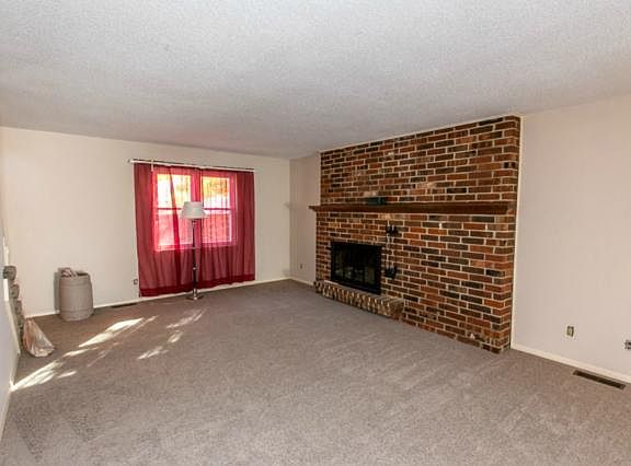5th image of 9641 Wedd St