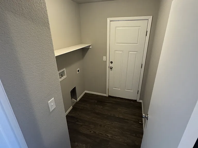220 & 222 E Anabranch Ct #222 — Photo 6