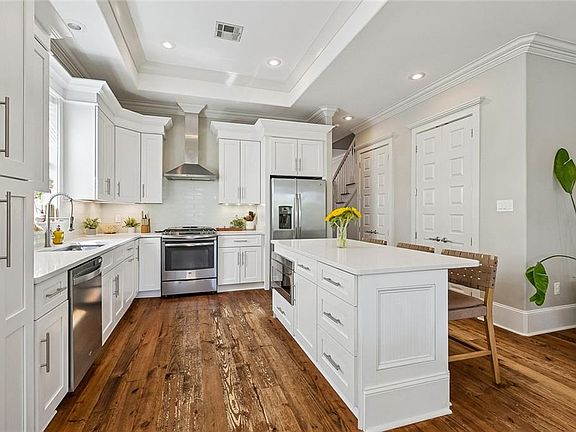 5th image of 2911 Conti St