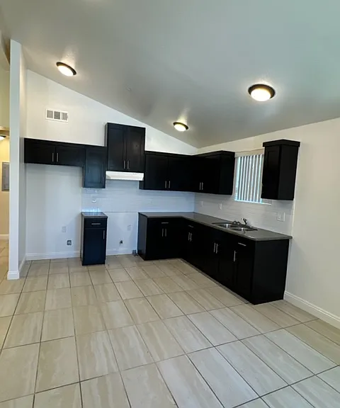 3428 S Norton Ave — Photo 5