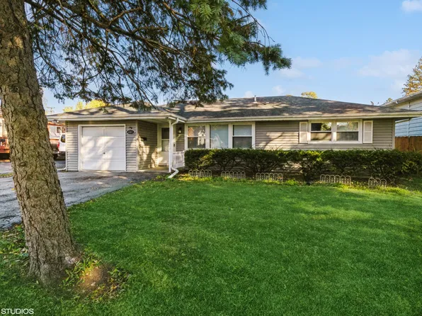 681 Pierce Ct, Grayslake, IL 60030