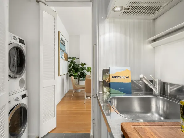 18 West 48th Street image 6 of 19