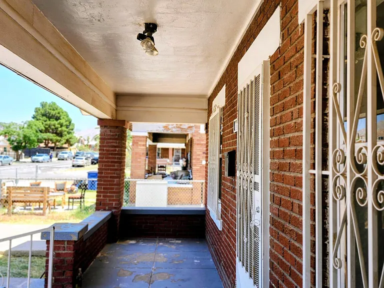 618 N Estrella St — Photo 6