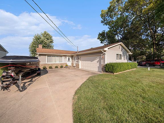 2nd image of 141 Castlewood Dr