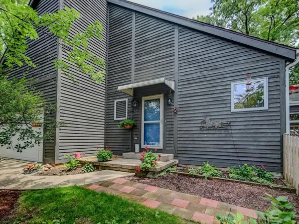 2877 Glacier Valley Rd, Fitchburg, WI 53711