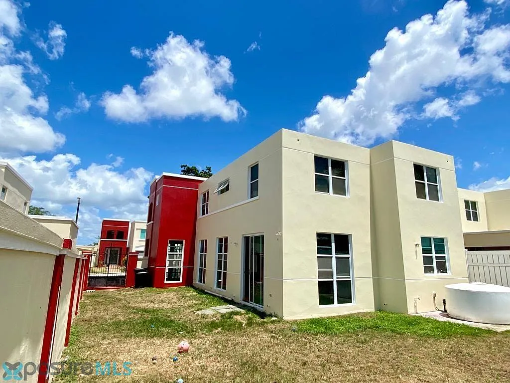 4 bed, 2.5 bath, 2200 sqft, $2,300 — Photo 3