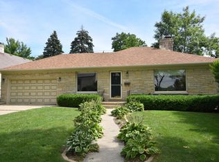 6368 N Santa Monica Blvd, Whitefish Bay, WI 53217