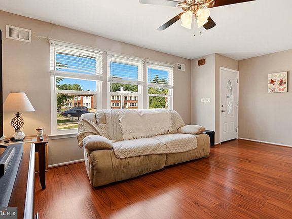 4th image of 22 Corona Ct