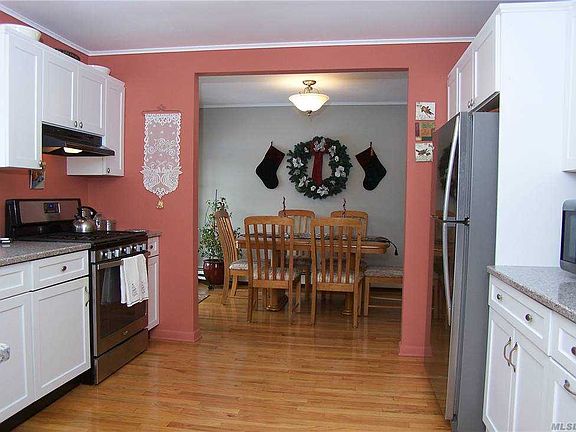 5th image of 154 Edgewater Ave