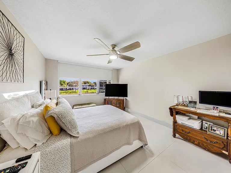 4261 W Palm Aire Dr #204 — Photo 28