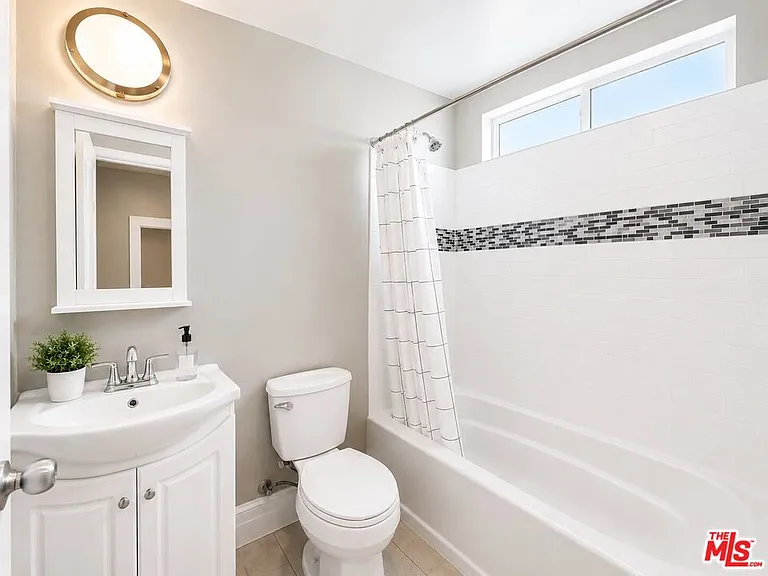 1212 W 37th Dr #2 — Photo 9