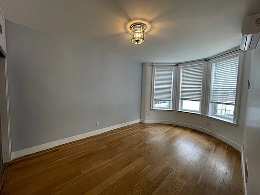 Rented by URBAN UTOPIA REALTY LLC | media 11