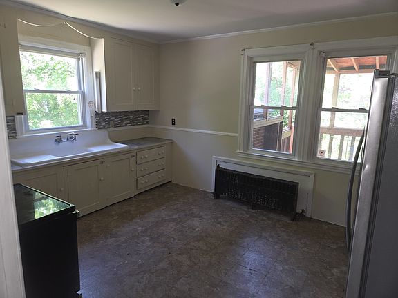 2nd image of 24 Marconi St