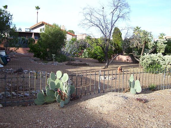3rd image of 1570 W Calle Hacienda