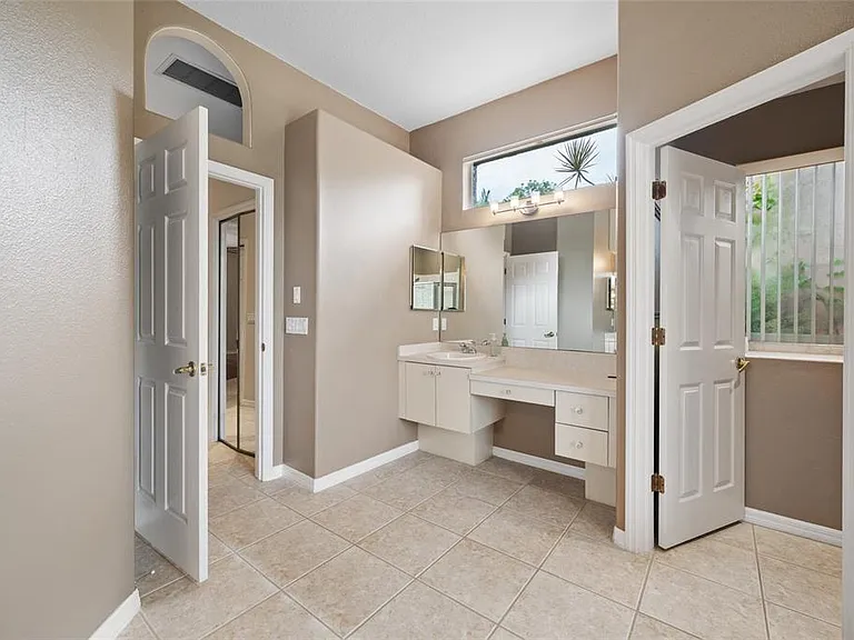 10675 Park Place Dr — Photo 27
