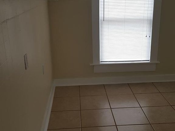 5th image of 1407 W Avenue L