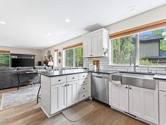 5th image of 5937 Kingsford Dr