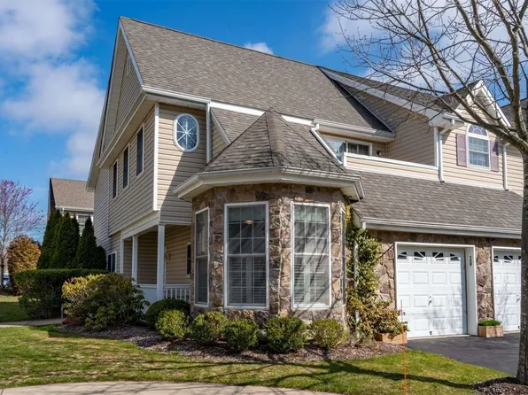 109 Joseph Lane #109, Dix Hills, NY 11746
