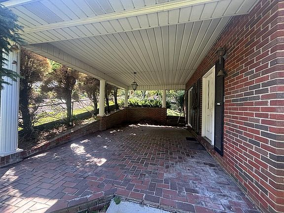 3rd image of 1022 Oak St