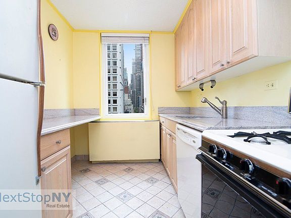4th image of 245 E 54th St APT 25D