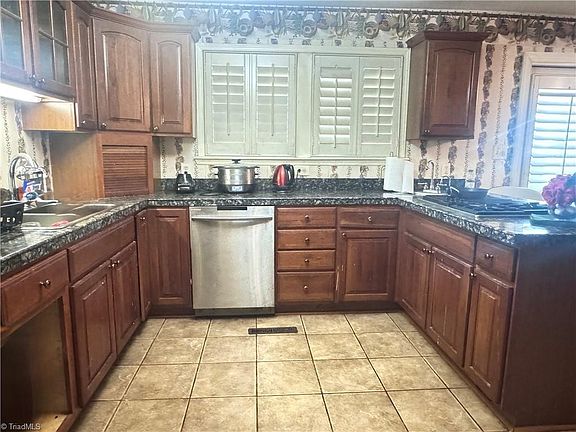 5th image of 2333 Pinecroft Rd